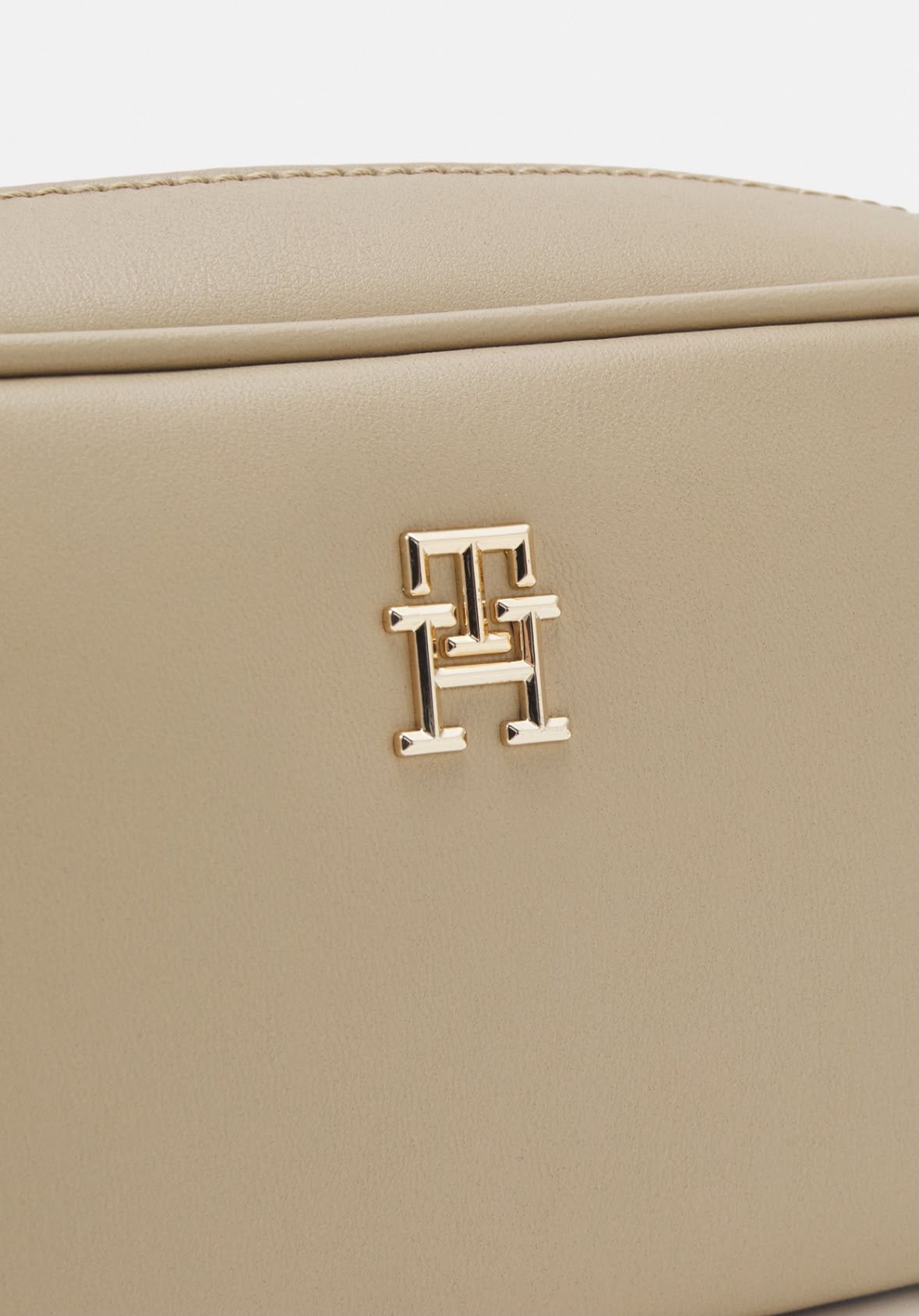 Essential Crossbody Bag – Beige