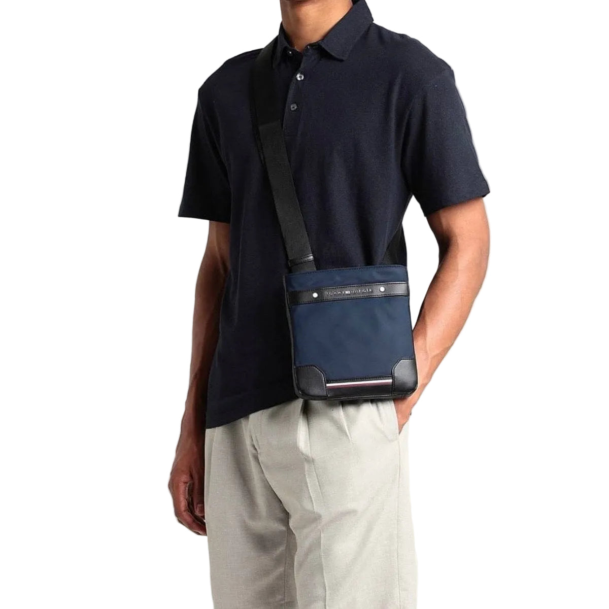Essential Reporter Crossbody Bag – Navy